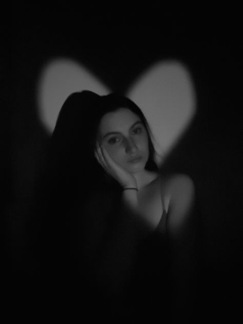 #instagram #insta #photography #shadow #heart #photoshoot #photoidea #photoshootathome Shadow Photoshoot Ideas, Photoshoot Shadow, January Photoshoot, Shadow Photoshoot, Heart Photoshoot, Shadow Projection, Shadow Heart, Heart Shadow, Insta Photography