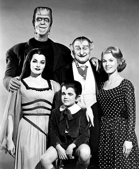 The Munsters.....when television shows were actually were worth watching Munsters Tv Show, The Munster, Yvonne De Carlo, Ann Margret, The Munsters, Classic Television, Great Tv Shows, Old Shows, Old Tv Shows