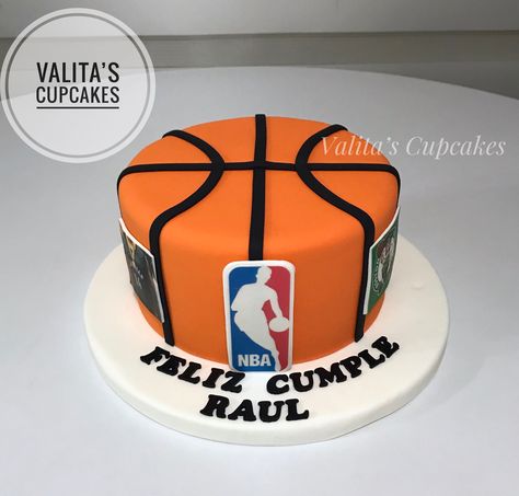 Basketball Torte, Kue Birthday, Nike Cake, Basketball Cakes, Basketball Birthday Cake, Basketball Themed Birthday Party, Christmas Stickers Printable, Birthday Cake For Boyfriend, Cake For Boyfriend