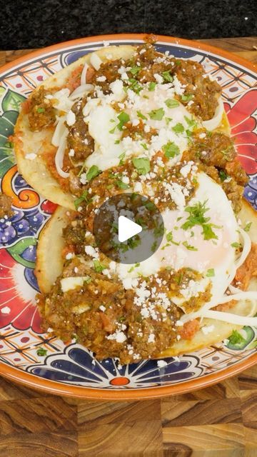 Monks of Munch on Instagram: "Huevos rancheros.. a nuestro estilo 🍳🤠
 
Salsa 
- Tomate (5 piezas)
- Ajo (3 dientes)
- Cebolla (½ pieza)
- Jalapeño (1 chile)
- Serrano (1 chile)
- Cilantro (1 puñito)
- Sal (2 cucharadas)
- Pimienta (1 cucharada)
- Ajo en polvo (½ cucharada)
- Comino (½ cucharada)
Huevos Rancheros
 
- Huevos en salsa
- Tortilla de maíz dorada
- Frijoles
- Cilantro
- Queso Oaxaca
- Queso Fresco

#desayuno #huevos #mexico #comida #receta #food" Rancheros Huevos, Salsa Tomatillo, Chile Serrano, Cilantro, On Instagram