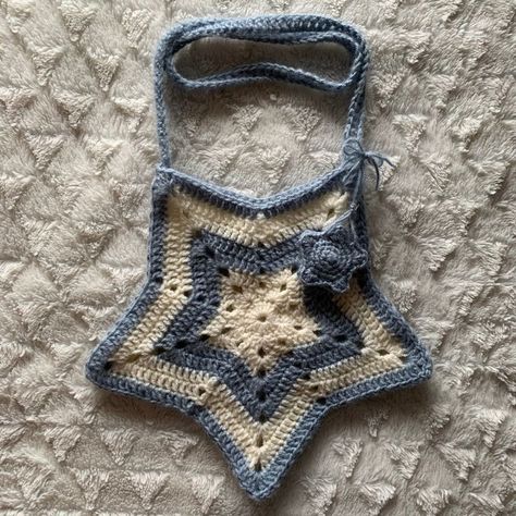 Crochet Star Aesthetic, How To Crochet Star Bag, How To Crochet A Star Bag, Crochet Star Clothes, Crochet Ideas Aesthetic Easy, Star Bag Crochet Pattern, Crochet Star Bag Pattern, Easy Small Things To Crochet, Blue Crochet Projects