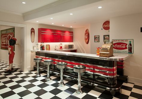 50'S Advertising Posters kitchens | Nostalgic 50s diner look for the bar area with vintage Coca cola decor ... 50s Bedroom Ideas, 50s Diner Kitchen, 50s Bedroom, Island Interior, 50s Decor, 50's Diner, Cocina Shabby Chic, Checkered Floor, 50s Kitchen