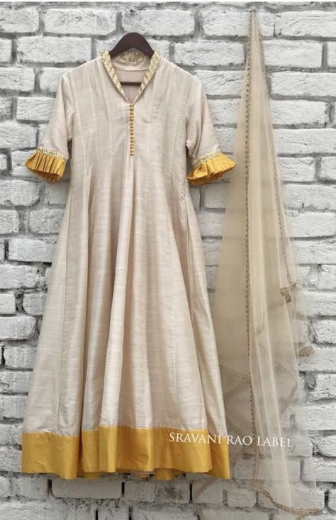 Kerala Style Kurti Design, Onam Collections Kurtis, Onam Churidar Models, Onam Dresses For Women, Onam Outfits Ideas Churidar, Onam Kurta Outfits Ideas, Onam Special Dress For Women, Kali Kurti Design, Onam Salwar Designs