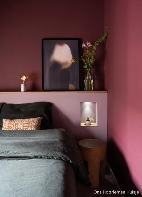 25+ Romantic Bedroom Colour Combinations (With Photos) 3 25+ Romantic Bedroom Colour Combinations (With Photos) Aubergine Bedroom, Plum Bedroom, Romantic Bedroom Colors, Mauve Bedroom, Bedroom Colour, Bedroom Color Combination, Feminine Bedroom, Bedroom Wall Colors, Romantic Bedroom