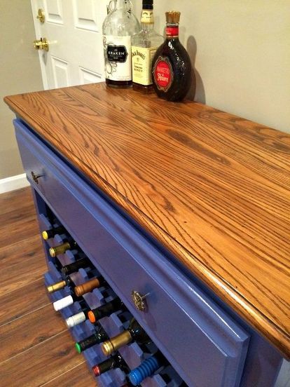 Do you have an old dresser that is looking for a new lease on life? How about turning your old, drab dresser into a funky wine bar... Dresser Without Drawers, Reuse Furniture, Drawer Projects, Homemade Wine Rack, Diy Wine Rack Projects, Recycle Furniture, Wine Rack Projects, Dresser Flips, Dresser Bar