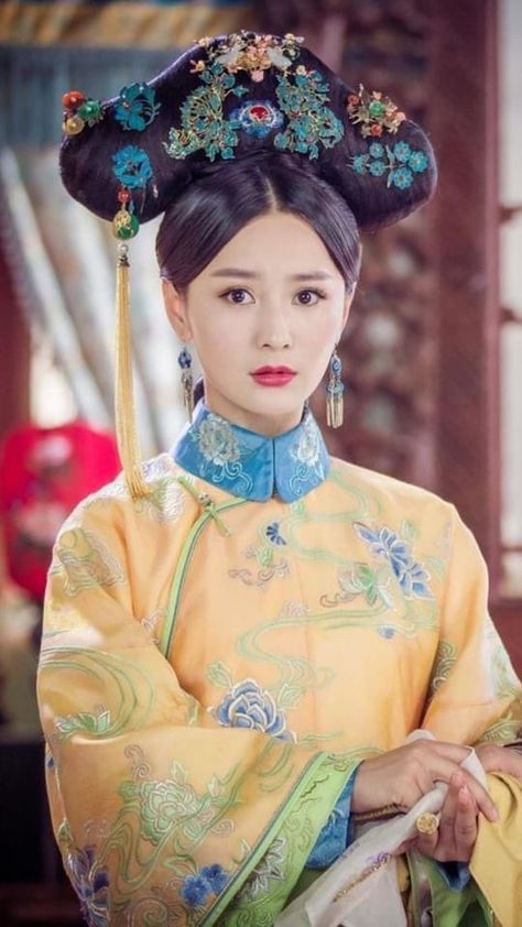 Qing Dynasty Hairstyles, Qing Dynasty Hair, Dynasty Hairstyles, Qing Dynasty Fashion, Chinese Empress, Qing Dynasty Clothing, Arabic Clothing, Hanfu Hairstyles, Chinese Princess