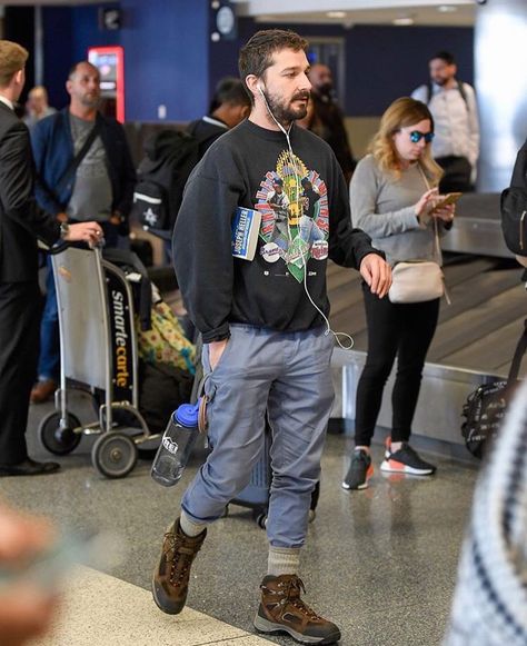 This Is Why Shia LaBeouf Is a Normcore Fashion God Shia Labeouf Style, Plain White Sweatshirt, Normcore Outfits, Normcore Fashion, Herren Style, Shia Labeouf, Street Fashion Photography, Men Street, 가을 패션