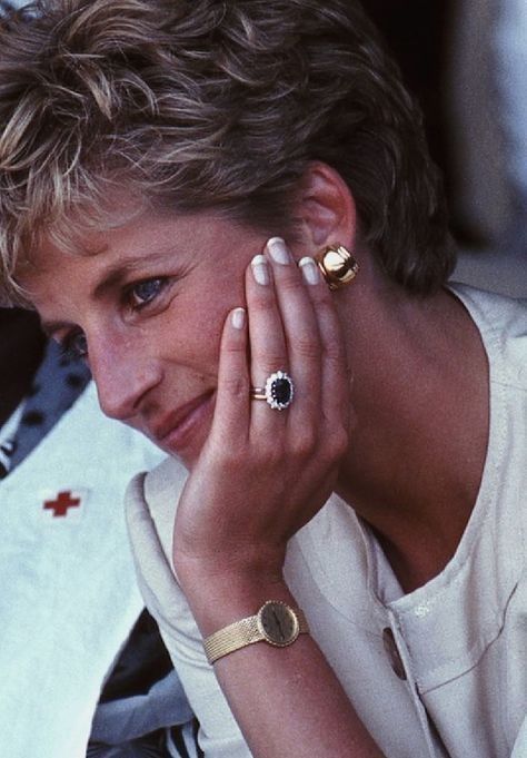 Celebrity Engagement Ring, Princess Diana Jewelry, Morganite Rings, Peridot Rings, Rings With Diamonds, Rings Green, Princess Diana Fashion, Princess Diana Photos, Princess Diana Pictures