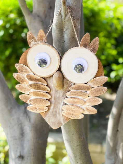 Wood Owl Sign - Create Make Decorate with Nikki Small Wood Craft Ideas To Sell, Wood Biscuit Crafts Diy, Wood Biscuit Crafts, Owl Sign, Boys Crafts, Wood Biscuits, Farmhouse Signs Diy, Biscuit Ideas, Summertime Crafts