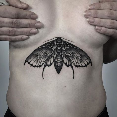 Moth sternum piece on Alice. Thankyou! Moth Chest Tattoo Female, Moth Chest Tattoo, Sternum Tats, Moth Sternum Tattoo, Tatuaje Cover Up, Moth Tattoo Design, Stomach Tattoo, Body Decor, Insect Tattoo