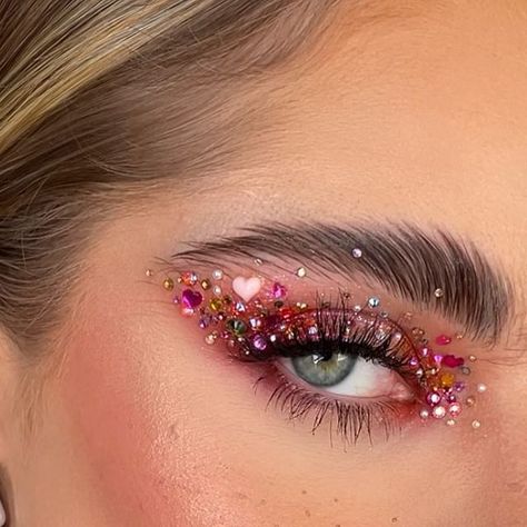 The Ballerina Bride MUA on Instagram: "A rosy valentines glow ❤️❤️❤️ MODEL- @georgia.iddon for @ahua.management KEY PRODUCTS- @plouise_makeup_academy paints in tangy Teese and flamin firecracker @karlacosmetics pigments in Pillow Fight and Skylight (use code BALLERINABRIDEMUA10 for discount) @garboandkelly.official mascara @modelrocklashes individual lashes . . . #tiktokmakeup #makeuptime #motd #newmua #glamlook #beautytutorial #muaworldwide #muasupport #euphoriamakeup #makeupaddicts #makeupl Plouise Makeup Academy, Make Up Time, Individual Lashes, Glitter Makeup, Glam Looks, Beauty Tutorials, Makeup Addict, Lashes, Wedding Hairstyles