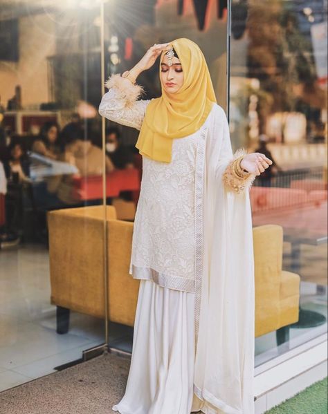 Garara With Hijab, White Dress Pakistani, Desi Hijabi, Garara Design, Adhvik Mahajan, White Pakistani Suit, Shadi Dress, Designer Suits For Wedding, Wedding Hijab Styles