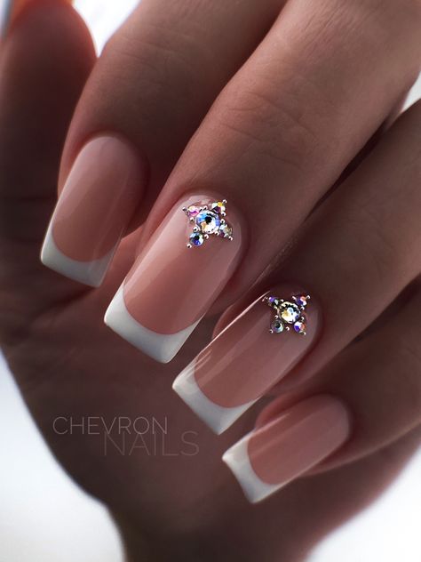 Nail With Swarovski Crystals, French Tip With Stones Nail Design, Elegant Nails With Gems, Cristal Nails Design, Simple Rhinestone Nails Designs, Rhine Stone Nails, Design Nails 2023, Stone Nails, New Year Nails