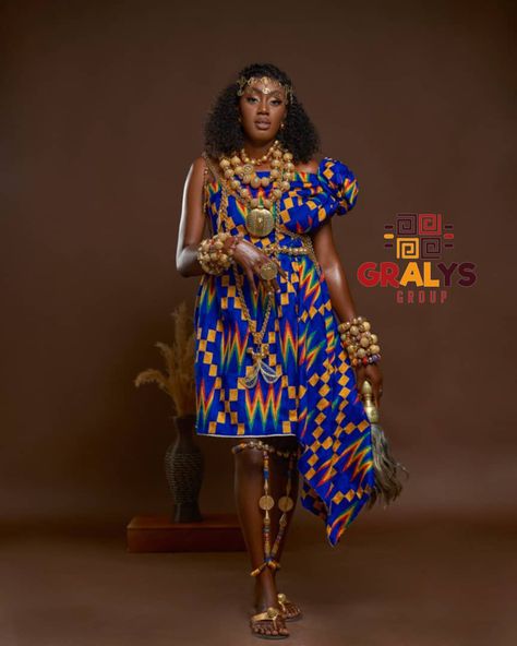 Ghana Traditional Wear, African Marriage, Ghana Independence, Ghana Clothes, African Wedding Theme, Hebrew Women, Ghanaian Wedding, African Traditional Wedding Dress, African Traditional Wedding