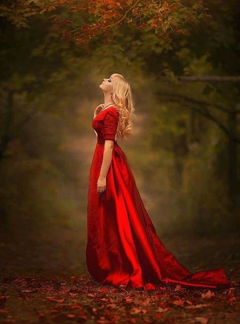 Prom Photography Poses, Women In Red, Fairytale Photoshoot, Fairy Photoshoot, Prom Picture Poses, Prom Photoshoot, Prom Photography, Prom Poses, Fashion Model Photography