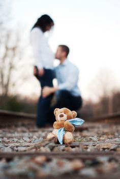 Ideas for Maternity Photoshoots | gender reveal photography Gender Reveal Photography, Photo Bb, Gender Reveal Photos, Pregnancy Photos Couples, Maternity Photography Outdoors, Baby Fotografie, Maternity Photoshoot Poses, Maternity Photography Poses, Foto Baby