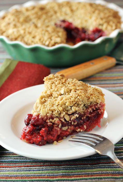 Thanksgiving was made for this cranberry pie. Cranberry Crumble Pie, Streusel Pie, Cranberry Crumble, Cranberry Pie Recipes, Cranberry Pie, Crumble Pie, Berry Crumble, Pie Crumble, Thanksgiving Food Desserts