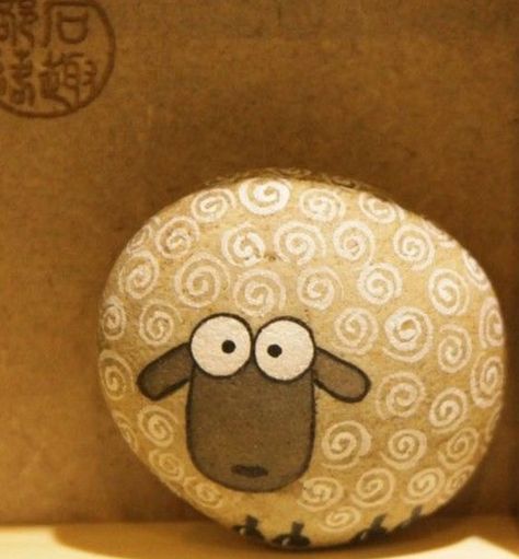 sheep rock. Painted Rock Animals, Art Pierre, Stone Art Painting, Painted Rocks Kids, Painted Rocks Craft, Painted Rocks Diy, Rock Painting Ideas Easy, Rock Painting Patterns, A Sheep