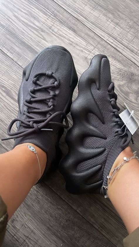 Yezzy Shoes Women, Yeezy Aesthetic, Hbcu Outfits, Yeezy Shoes Women, Yeezy 450, Shoe Aesthetic, Pretty Sneakers, Suit Man, Chanel Perfume