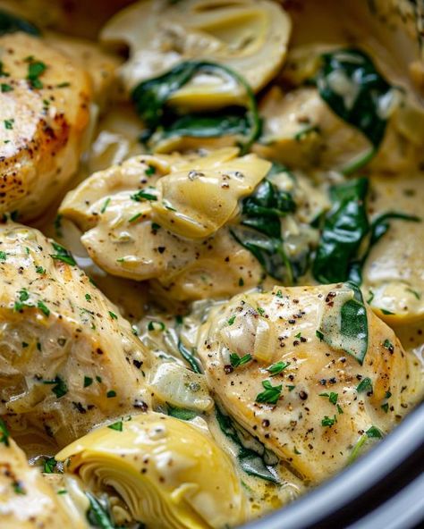 Slow Cooker Artichoke, Slow Cooker Kitchen, Spinach Artichoke Chicken, Smothered Chicken, Artichoke Chicken, Chicken Entrees, Spinach Artichoke, Artichoke Hearts, Frozen Spinach