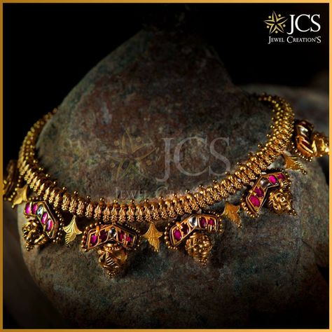 South Indian Women, Beaded Neckalce, Elegant Gold Necklace, Temple Jewellery Earrings, Ancient Drawings, Temple Jewelry Necklace, Gold Temple Jewellery, Antique Gold Jewelry Indian, Gold Necklace Indian Bridal Jewelry