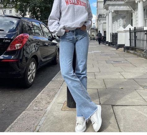 Hollie Bootcut Winter Fits, Jeans White, Fashion Lookbook, White T Shirt, White Tshirt, White T, Bootcut Jeans, White Jeans, Mom Jeans