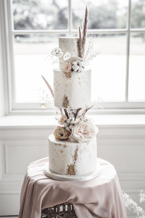 Rich Wallpaper, Mum Wedding, Flower Wedding Cake, Pampas Wedding, Dried Foliage, Dried Flower Wedding, Rose Gold Wedding Cakes, Boho Wedding Cake, Boho Cake