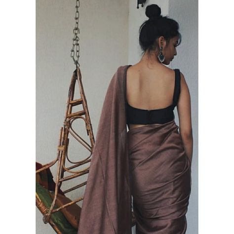 Follow This Brand To Style Simple Sarees in Epic Ways! • Keep Me Stylish Latest Salwar Designs, Kurta Women, Keep Me Stylish, Saree Women, Saree Ideas, Cotton Saree Blouse Designs, Sarees For Girls, Simple Saree Designs, Backless Blouse Designs