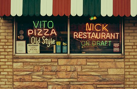 Old School Italian, Old School Pizza, Chicago Things To Do, Italian Menu, Chicago Pizza, Chicago Food, Italian Dining, Pizza Place, Pizza Restaurant