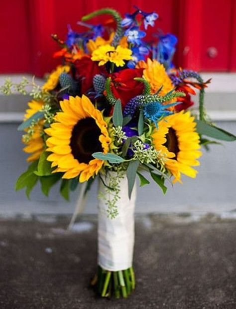 Blue Wedding Decorations, Sunflower Wedding Bouquet, Red Bouquet Wedding, Red Wedding Flowers, Sunflower Bouquets, Sunflower Wedding, Yellow Sunflower, Rose Bouquet, Yellow Roses