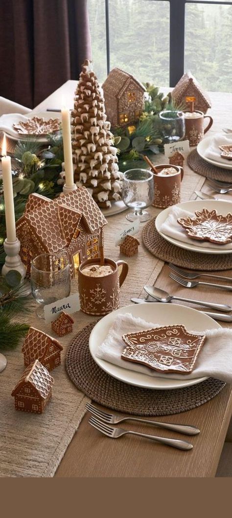 Ideas Decoracion Navidad, Gingerbread Christmas Decor, Gingerbread House Decorations, Neutral Christmas Decor, Christmas Gingerbread House, House Decorations, Gingerbread Christmas, Christmas Inspo, Gingerbread Houses