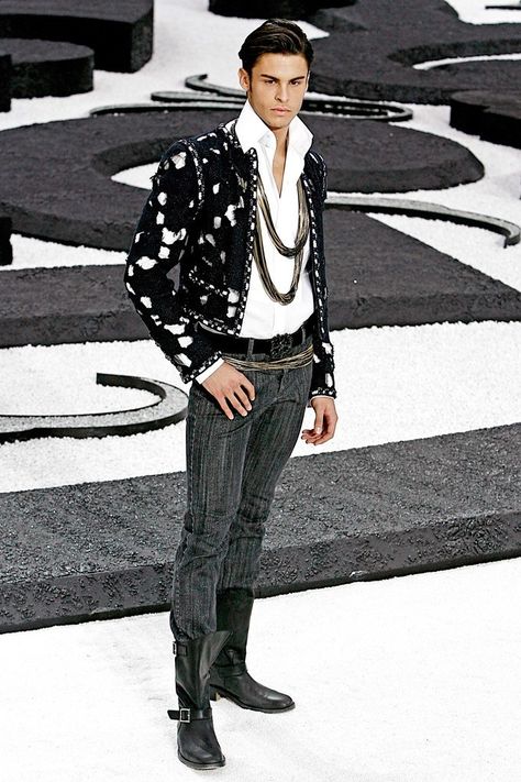 Party Outfit Men Night, Chanel Men, Trendy Party Outfits, Party Outfit Men, Style Parisienne, Vogue Men, Chanel Outfit, Chanel Jacket, Chanel Inspired