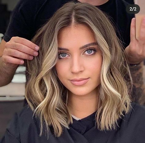 Mid Balayage Hair, Mid Length Light Brown Hair Balayage, Mid Length Light Brown Hair With Highlights, Balyage Blonde Brown Short Hair, Brown And Blonde Balayage Mid Length, Longbob Hair Mid Length, Mid Length Brown Hair With Highlights, Mid Length Balayage Hair, Balayage Mid Length