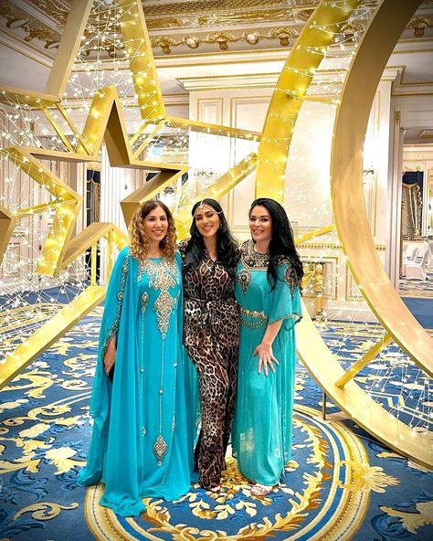 Huda Kattan on Instagram: “Huda Beauty Iftar 2022 🌙✨#hudabeauty #happyramadan Henna by @girly.henna 🙏🏽” Mona Kattan, Girly Henna, Huda Kattan, Iftar, Huda Beauty, Ramadan, Henna, On Instagram, Beauty