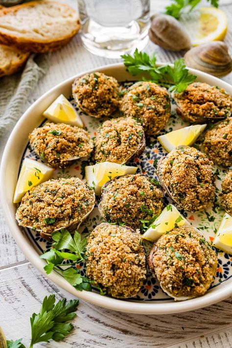 Best Italian Baked Stuffed Clams Oreganata Recipe - CucinaByElena Baked Clams Recipe, Clams Oreganata, Oreganata Recipe, Baked Clams Oreganata, Baked Clams, Clam Bake, Clam Recipes, Perfect Appetizers, Sea Food