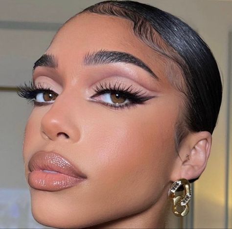 Lori Harvey Eye Makeup, Sleek Eye Makeup, Sleek Glam Makeup, Lori Harvey Make Up, Black Classy Makeup, Sleek Bun Makeup, Cool Tone Makeup Dark Skin, Light Skin Eyeshadow Looks, Makeup For Black Outfits