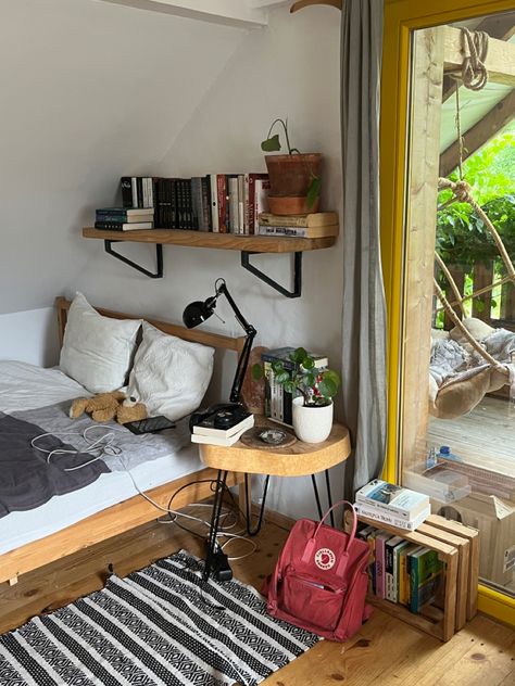 20 Something Aesthetic Apartment, Small Scandi Bedroom, Granola Living Room, Teenager Room Decor Ideas, Table Next To Window, Teenage Apartment, Boy Room Ideas Teenagers, Boy Bedroom Aesthetic, Granola Bedroom