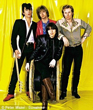 Rock Band Photos, Chrissie Hynde, Irish Rock, Pop Rock Music, The Pretenders, Power Pop, Greatest Rock Bands, Women Of Rock, Female Musicians