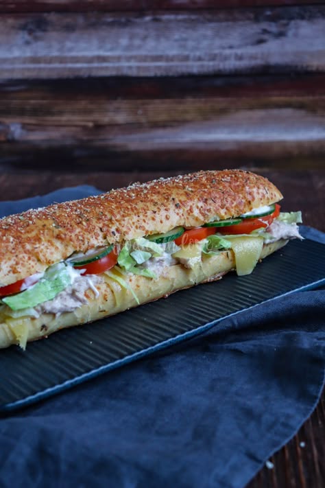 Baguettes a la Subway® Subway Food, Sandwich Baguette, Salmon Burger Recipe, Baguette Sandwich, Subway Sandwich, Sub Sandwich, Subway Style, Healthy Sandwiches, Hot Dog Recipes