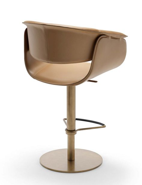 The Airlux Bar BT Stool by Fasem is a comfortable armchair for dining and office use with a round, fixed-height steel base in various finishes. The swivel seat is lightly padded and covered with full-grain hide leather or soft leather. The Air Lux collection executes the duality of fullness and emptiness by reformulating archetypes of the traditional leather seat, which is often regarded as ostentatious. Generally associated with the words solid, full, and heavy, the Air Lux collection conserves Art Deco Bar Stool, Tequila Bar, Designer Bar Stools, Contemporary Bar Stools, Comfortable Armchair, Leather Stool, Reception Chair, Swivel Bar Stool, Stools With Backs