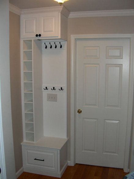 Coat And Shoe Storage, Shoe Storage Small Space, Coat Closet Organization, Mud Room Entry, Tiny Closet, Hal Decor, Small Entryways, Mudroom Design, Small Closets