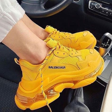 Platform Casual Shoes, Balenciaga Fashion, Balenciaga Shoes, Accra, Aesthetic Shoes, Balenciaga Triple S, Bvlgari Bags, Dream Shoes, Platform Sneakers