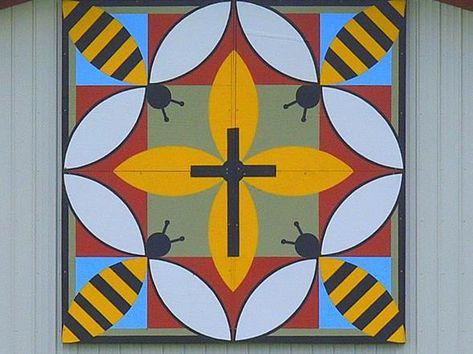 Bee Barn Quilt Patterns, Quilt Painting, Bee Thankful, Quilt Pictures, Barn Boards, Moon Quilt, Bee Stuff, Bee Sweet, Farmhouse Paintings