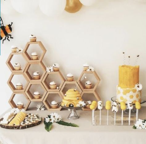 Twin Baby Shower Theme, Unique Baby Shower Themes, Bumble Bee Birthday, Honey Bee Baby Shower, Bee Birthday Party, Bee Baby Shower Theme, Chic Baby Shower, Bee Party, Bee Birthday