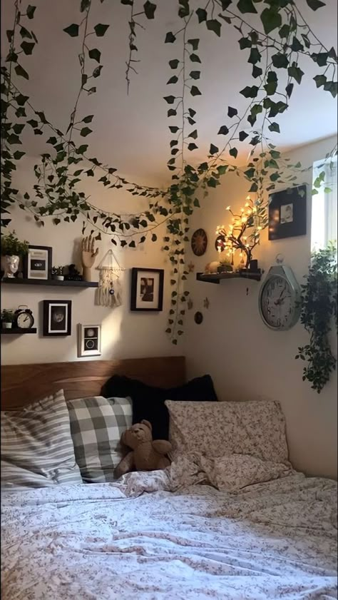 Home Decor Ideas Bedroom, Chill Room, Dekorasi Kamar Tidur, Room Redesign, Pinterest Room Decor, Indie Room, Cute Bedroom Decor, Redecorate Bedroom, Cozy Room Decor