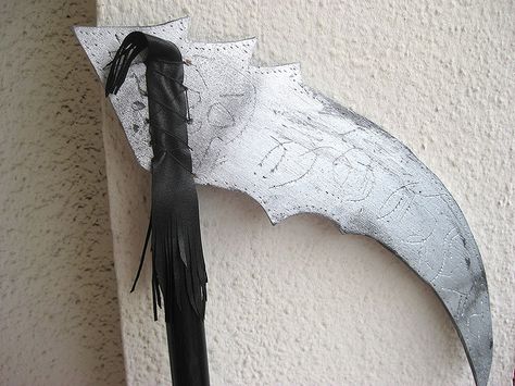 How to make a scythe for a grim reaper costume Diy Grim Reaper Scythe, Diy Scythe How To Make, Grim Reaper's Scythe, Double Ended Scythe, Scythe Necklace, Grim Reaper Costume, Reaper Costume, Halloween Costumes 2014, Great Halloween Costumes