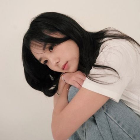 Chae Soo Bin Instagram profile　photo @soobinms Chae Soo Bin Instagram, Chae Soobin, Korean Short Hair, Instagram Ideas Photography, Korean Actresses, Kdrama Actors, Korean Actress, Asian Actors, Korean Actors