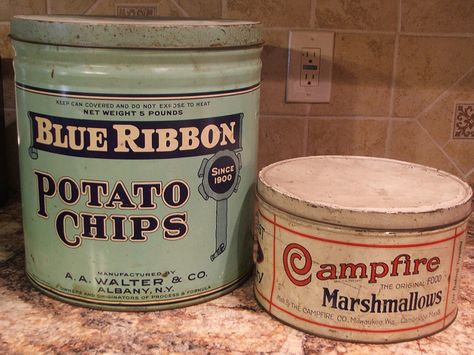 Old tins by lilruby, via Flickr Kitchen Counter Decor Ideas, Old Tins, Counter Decor Ideas, Lata Vintage, Vintage Containers, Kitchen Counter Decor, Butter Cheese, Counter Decor, Vintage Packaging