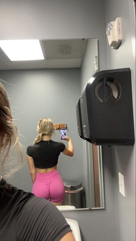 Bh Pics Blond, Girl Snaps Mirror, Fake Snap Pics Blonde, Fake Gym Snap, Blonde Gym Girl, Pretty Selfies Blonde, Blonde Mirror Pic, Blonde Girl Mirror, Blonde Girl Snaps