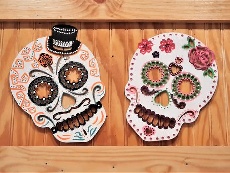 Dollar Tree Sugar Skull Wood Cutout, Halloween Party Trophy, Wood Sugar Skull, Couples Crafts, Sugar Skull Crafts, Mexican Christmas Decorations, Sugar Skull Painting, Coaster Projects, Halloween Arts